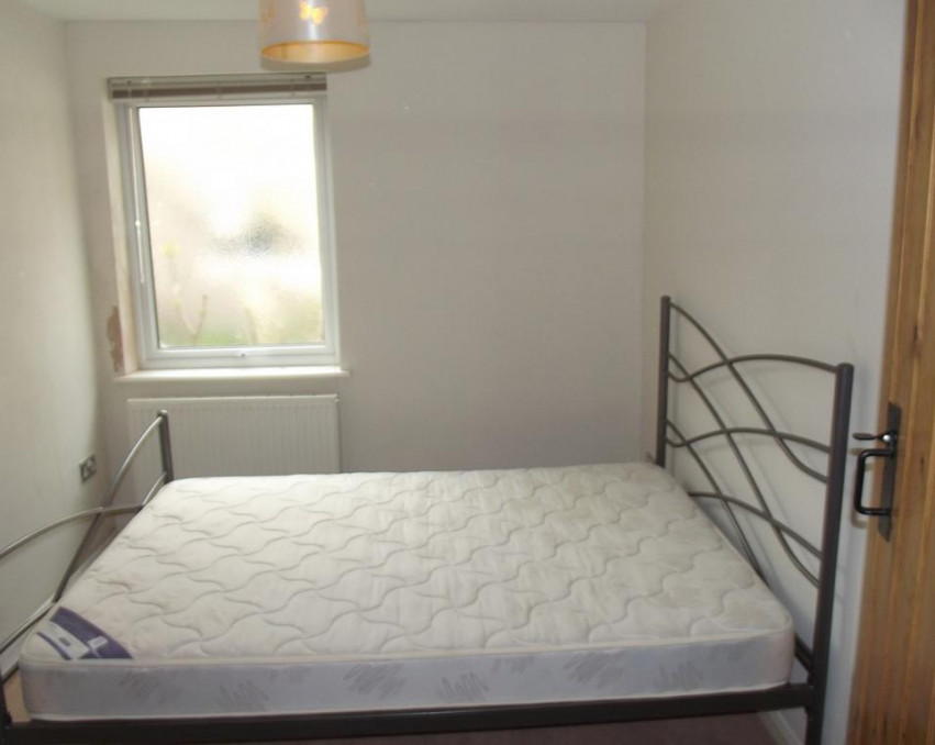 2 bedroom flat for