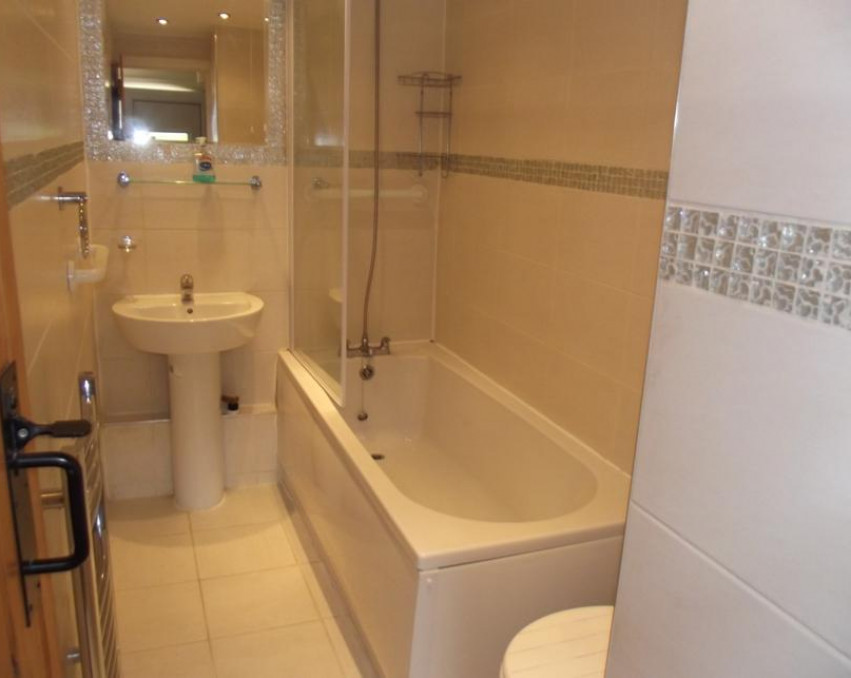 2 bedroom flat for